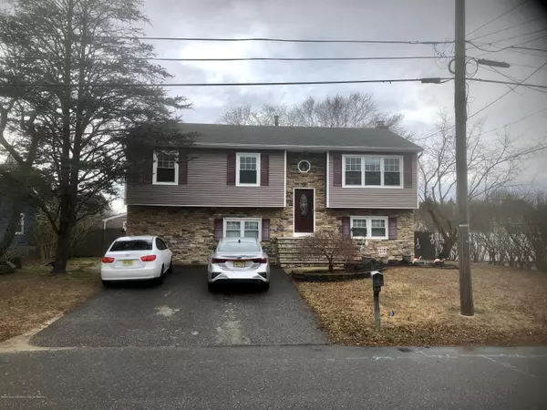 32 Pine Brook Drive, Toms River, NJ 08753