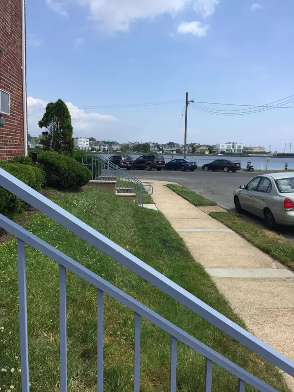 Asbury Park, NJ 07712,300 Deal Lake Drive #5