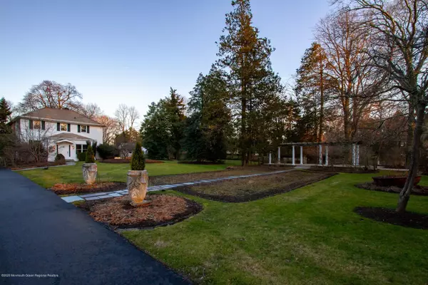 Rumson, NJ 07760,11 Conover Lane