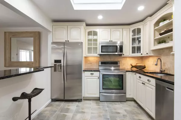 Red Bank, NJ 07701,50 Lexington Court