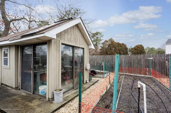 Manahawkin, NJ 08050,216 Wave Road