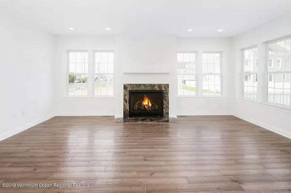 Mantoloking, NJ 08738,215 7th Avenue