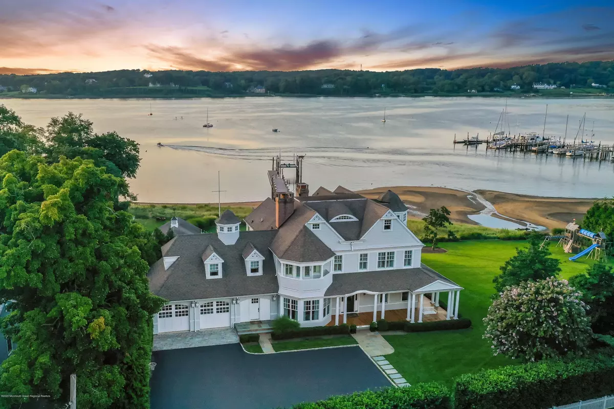 Fair Haven, NJ 07704,895 River Road