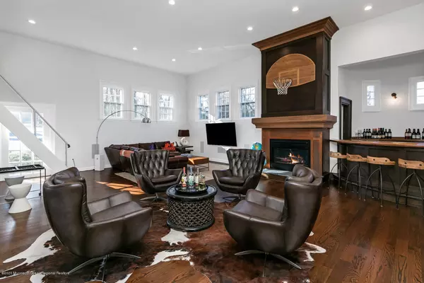 Rumson, NJ 07760,5 Elm Lane