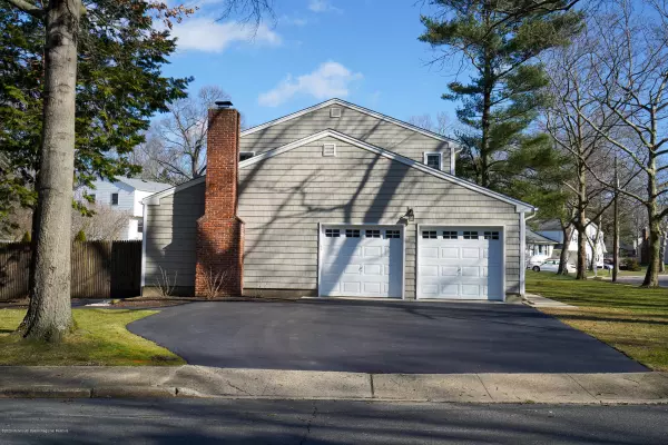 Eatontown, NJ 07724,91 Surrey Lane