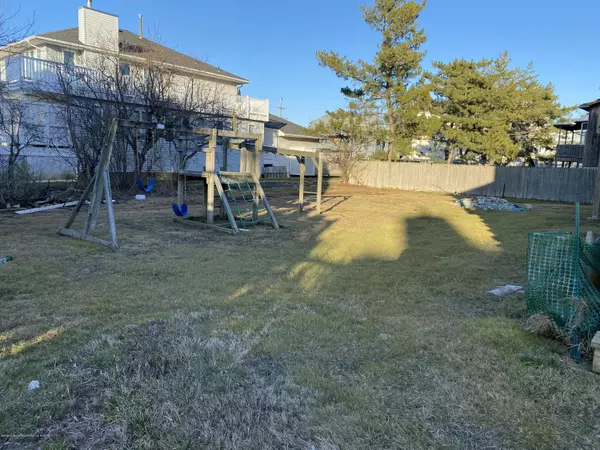 Monmouth Beach, NJ 07750,5 Riverview Road