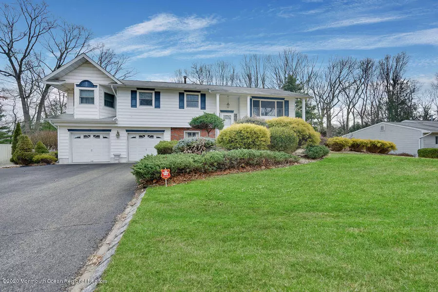 8 Locust Grove Lane, Manalapan, NJ 07726