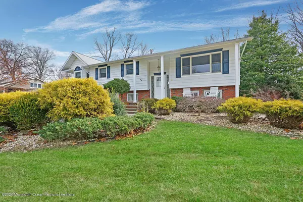 Manalapan, NJ 07726,8 Locust Grove Lane