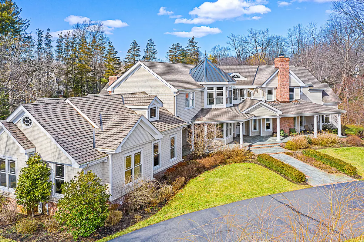 Rumson, NJ 07760,90 Rumson Road