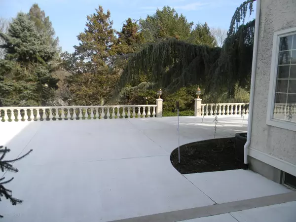 Holmdel, NJ 07733,79 Takolusa Drive