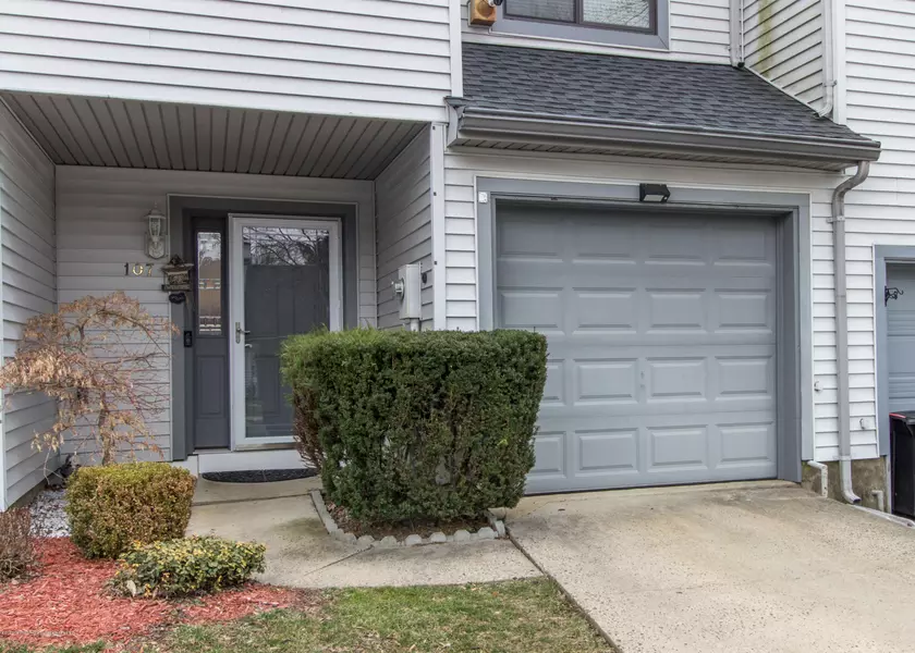 107 Lexington Circle, Matawan, NJ 07747
