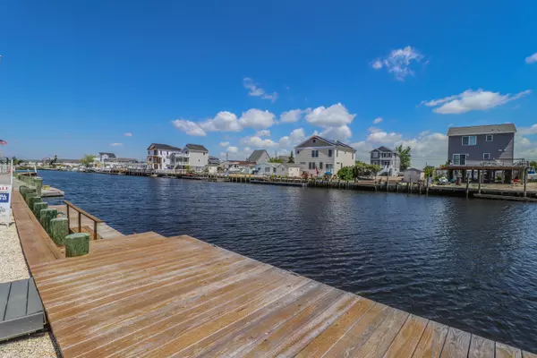 Little Egg Harbor, NJ 08087,121 E Raritan Drive