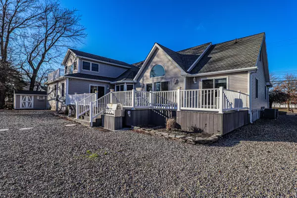 Lanoka Harbor, NJ 08734,819 Laurel Boulevard