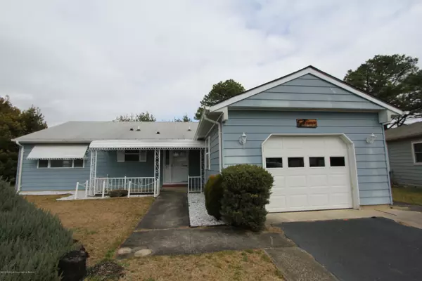 17 La Combe Terrace, Toms River, NJ 08757