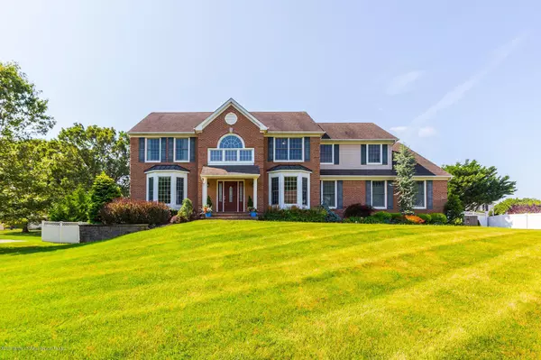 11 Alex Drive, Farmingdale, NJ 07727
