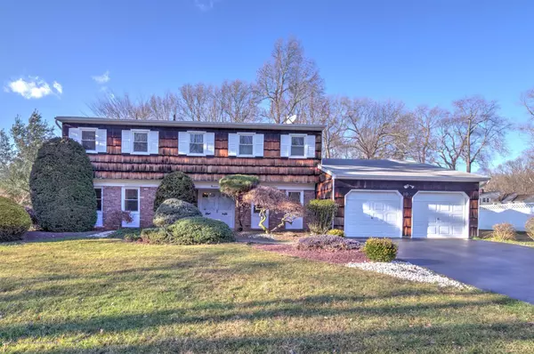 19 Brunswick Drive, Morganville, NJ 07751