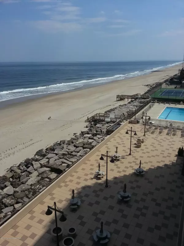 Monmouth Beach, NJ 07750,55 Ocean Avenue #7G