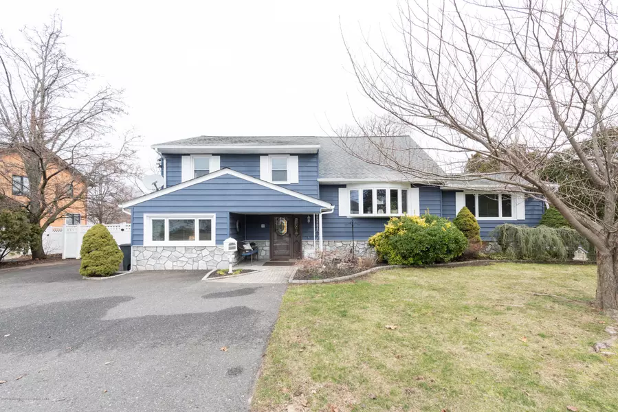 11 Monmouth Road, Oceanport, NJ 07757