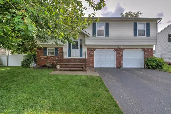 Howell, NJ 07731,57 Sweetbriar Trail