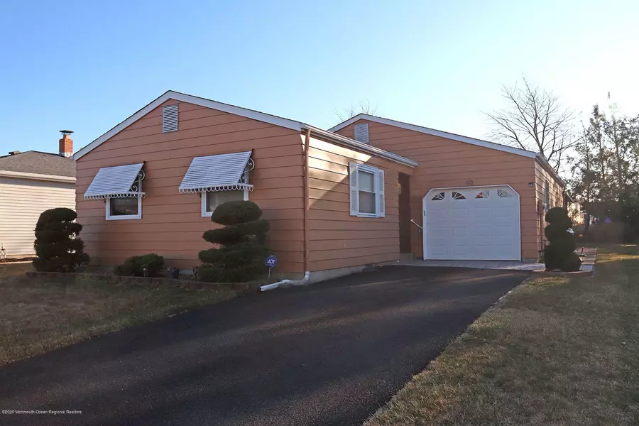 40 Hyannis Street, Toms River, NJ 08757