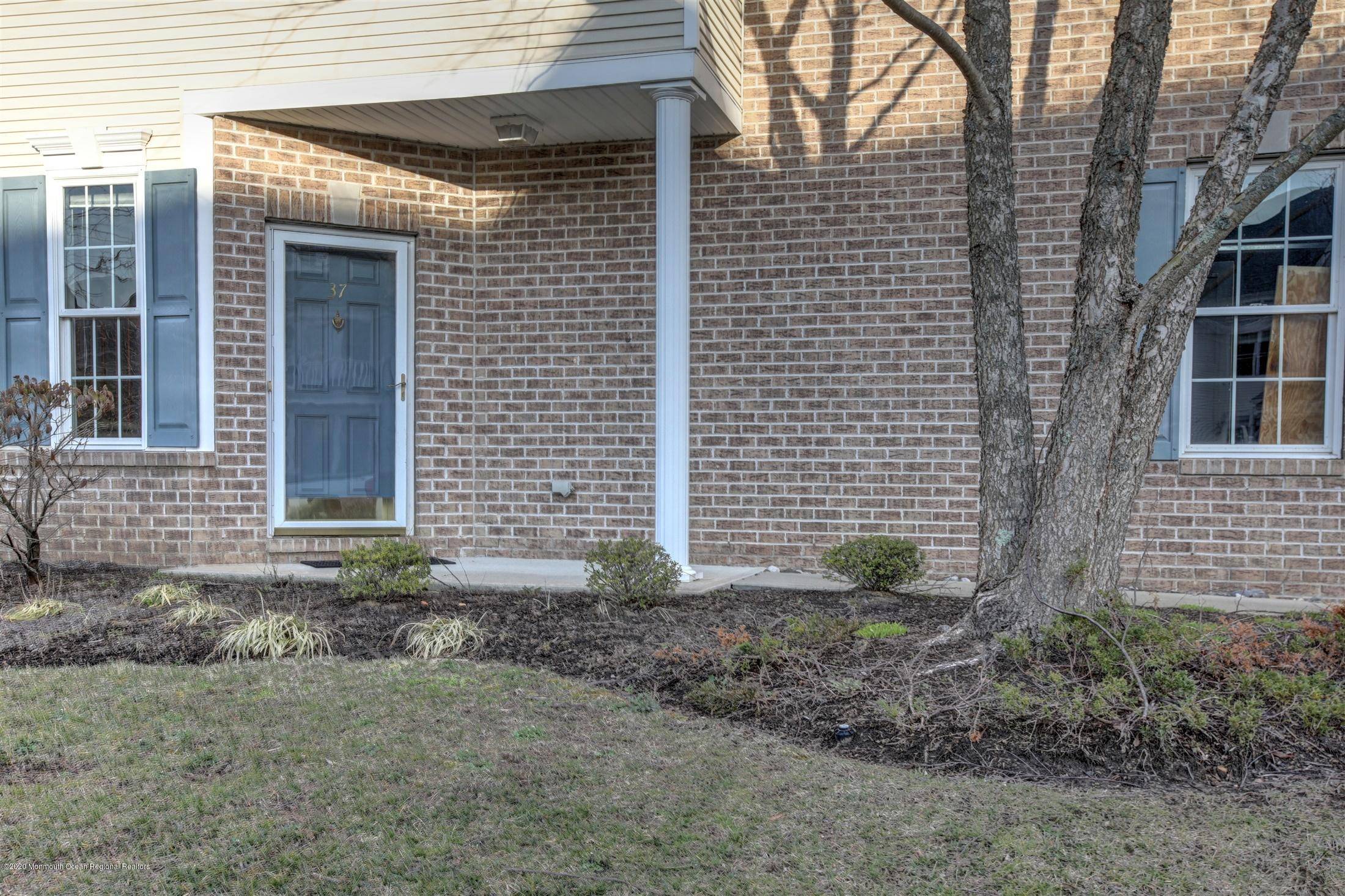 Manalapan, NJ 07726,37 Fells Drive