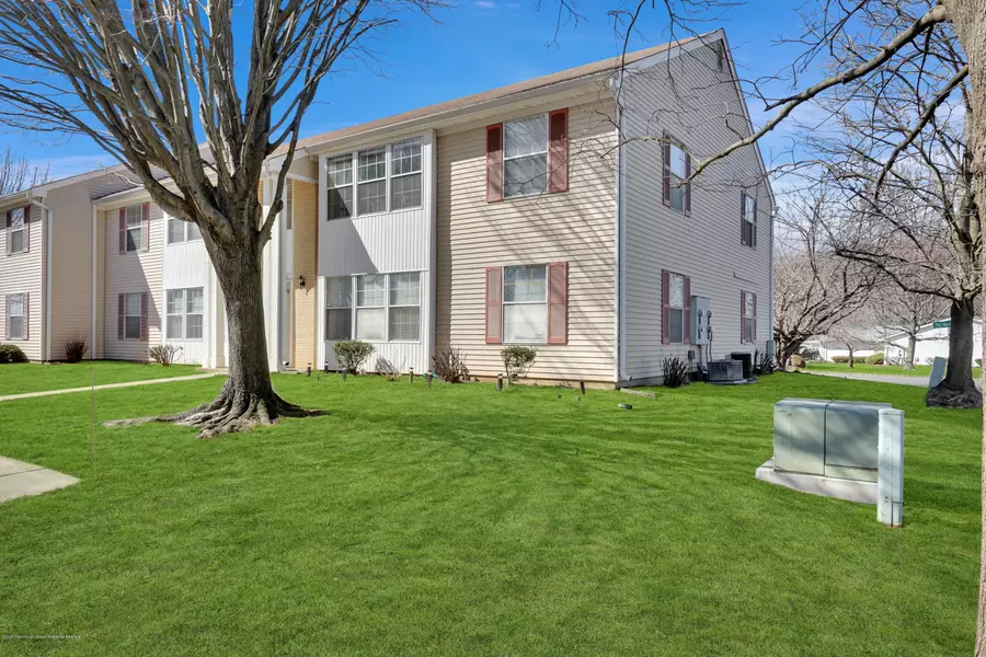 778 Spirea Plz #778O, Monroe, NJ 08831