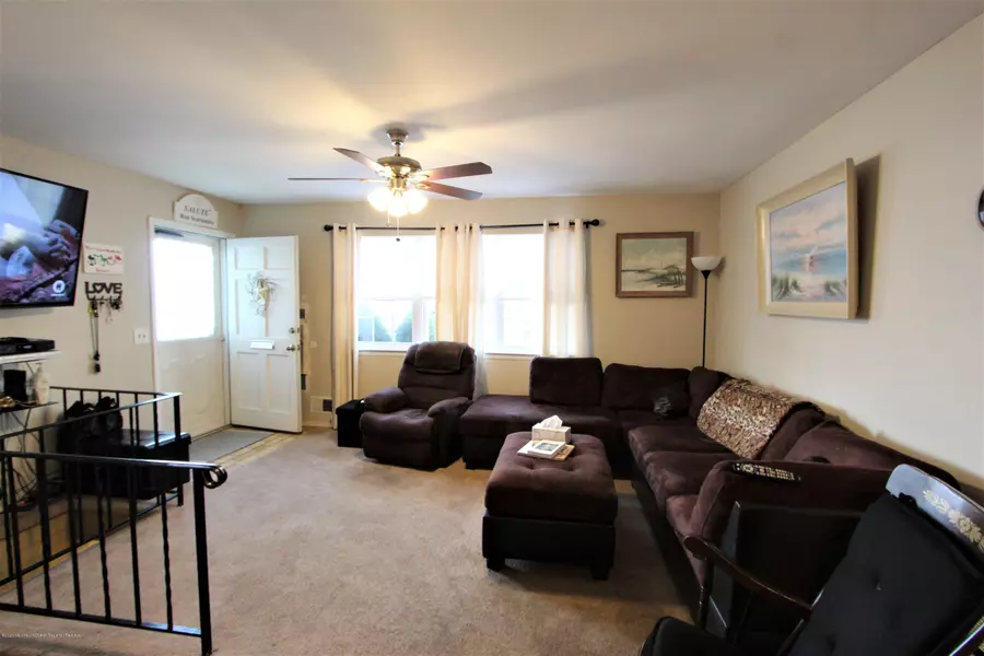 9 Hawaii Court, Matawan, NJ 07747