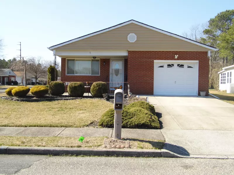 1 Villa Bella Court, Toms River, NJ 08757