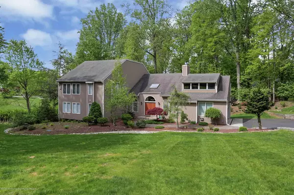 20 Sherwood Court, Holmdel, NJ 07733
