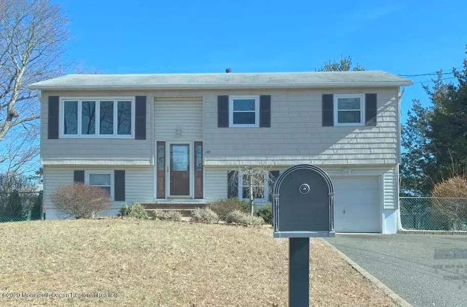 825 Holiday Court, Toms River, NJ 08753