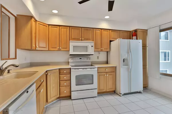 Sea Bright, NJ 07760,5 Island View Way #11