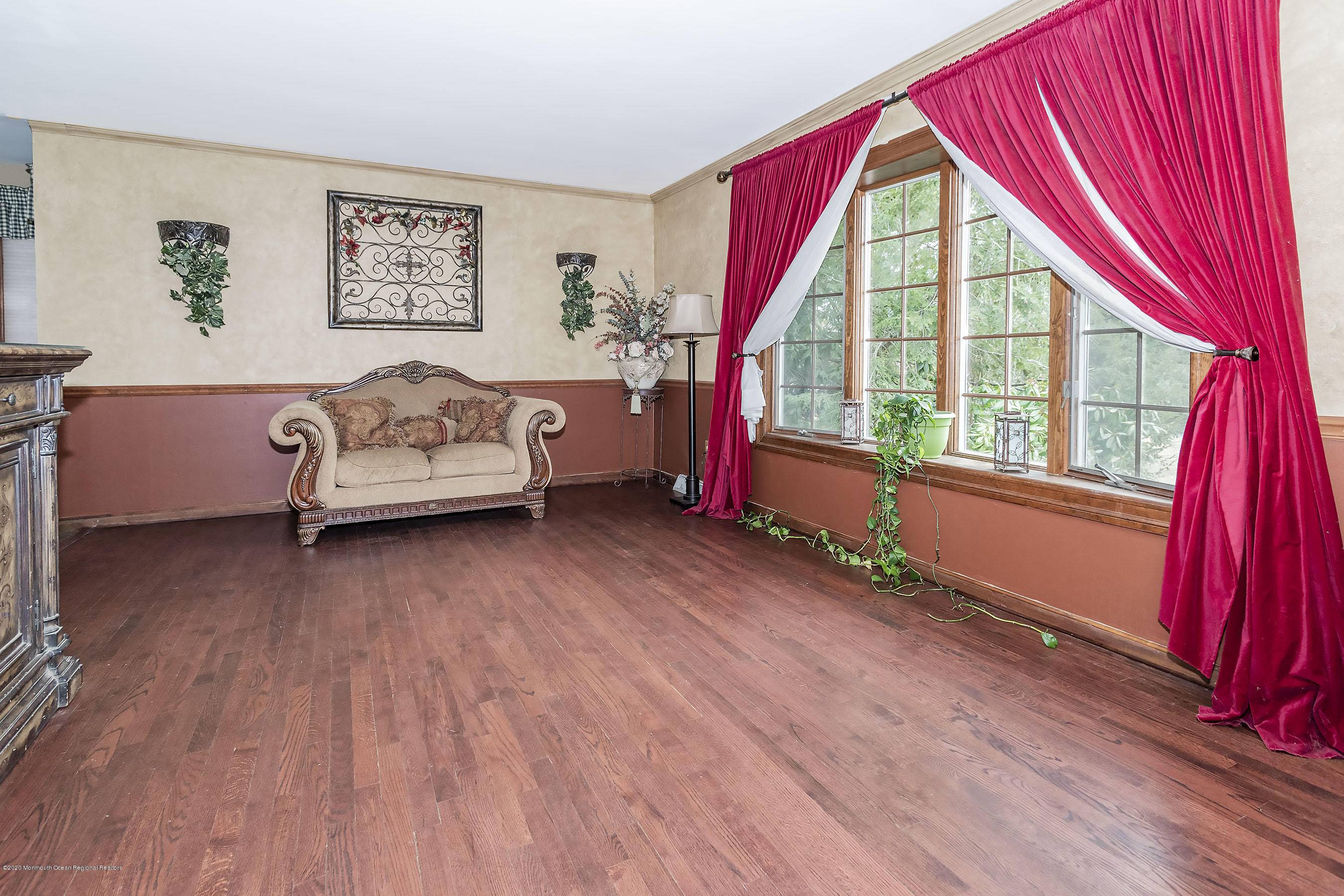 Manalapan, NJ 07726,17 Whitehall Way