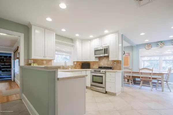 Rumson, NJ 07760,2 Tulip Tree Lane