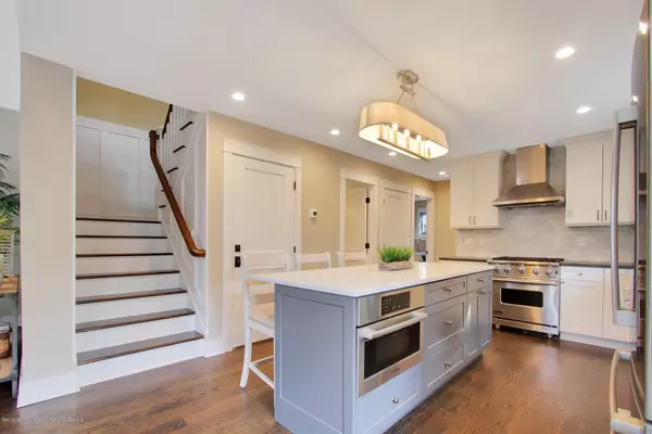 Rumson, NJ 07760,20 Maplewood Avenue