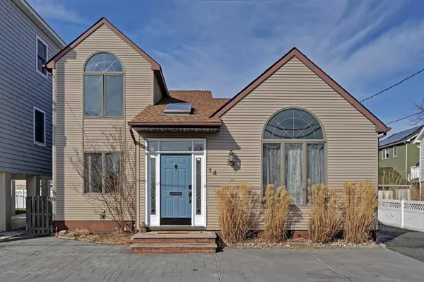 14 Central Avenue, Highlands, NJ 07732