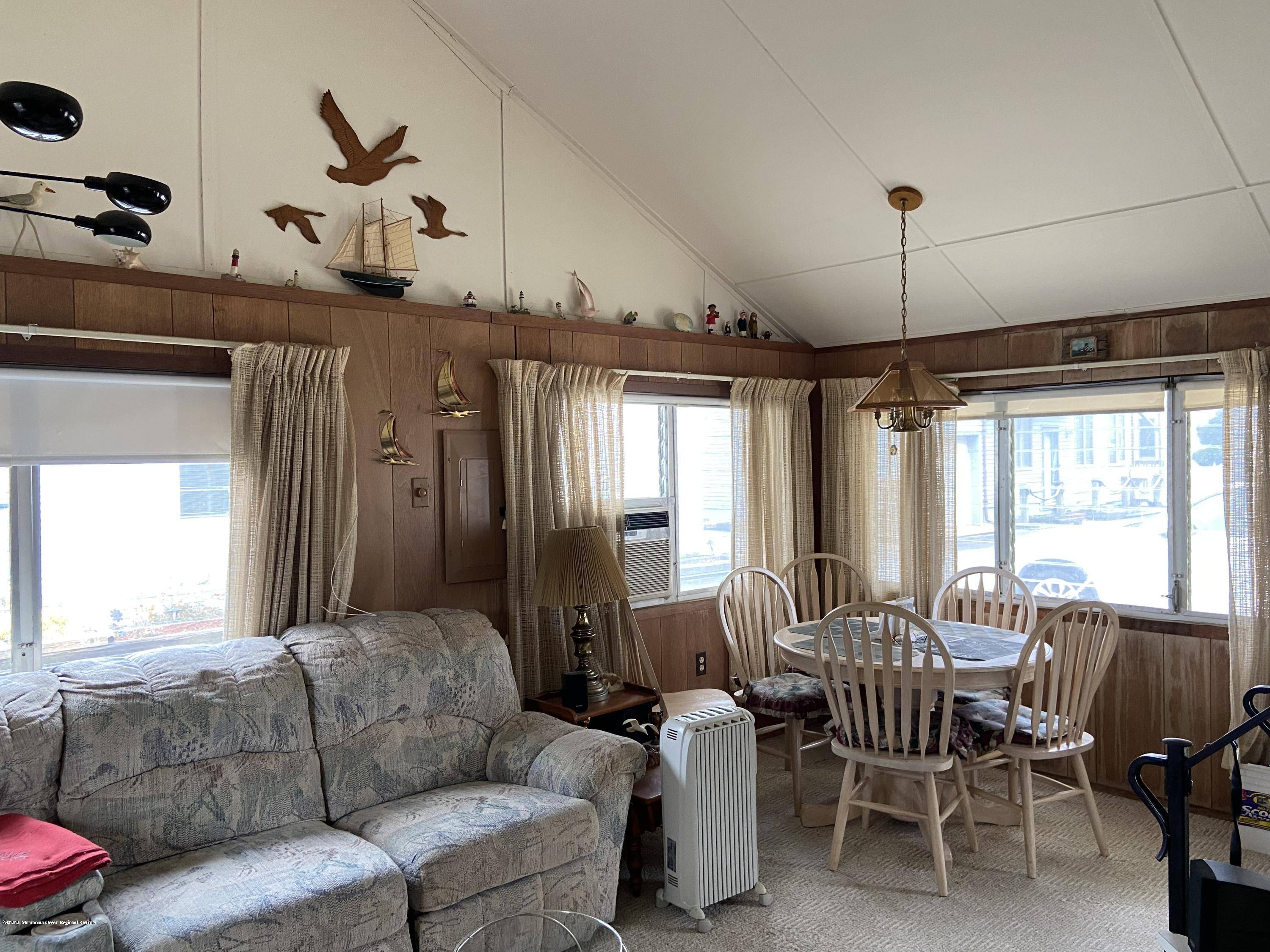 Lavallette, NJ 08735,73 E Atlantic Way