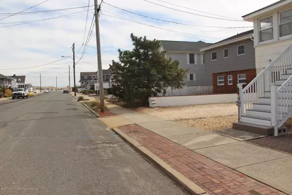 Seaside Park, NJ 08752,35 F Street