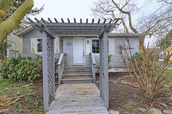702 Asbury Avenue, Ocean Gate, NJ 08740
