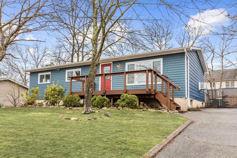 49 Flipper Avenue, Manahawkin, NJ 08050