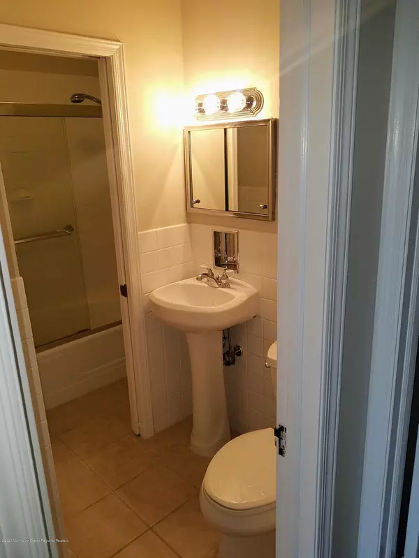 Sea Girt, NJ 08750,534 Washington Boulevard #9