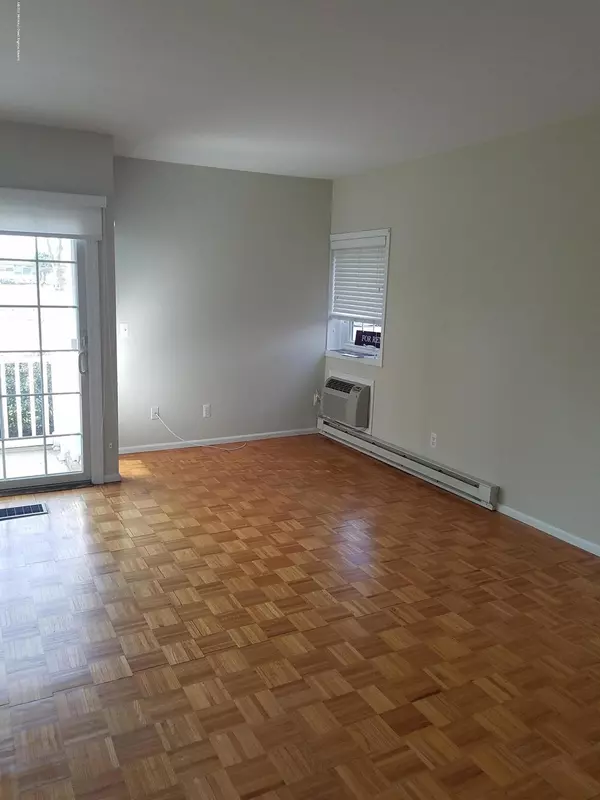 Sea Girt, NJ 08750,534 Washington Boulevard #9