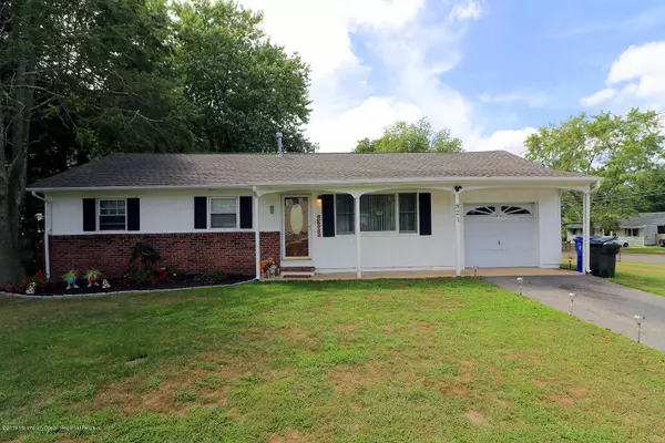 821 Raleigh Drive, Toms River, NJ 08753