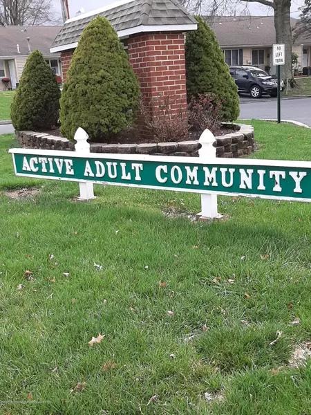 8 Iowa Court, Matawan, NJ 07747