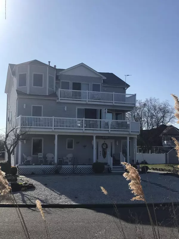 39 Avalon Avenue, Bayville, NJ 08721