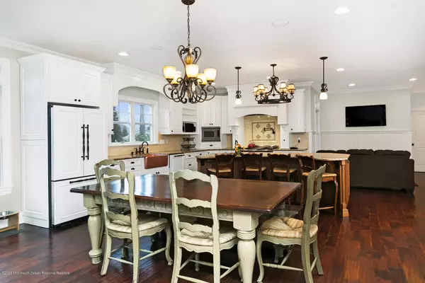 Little Silver, NJ 07739,44 Winding Way