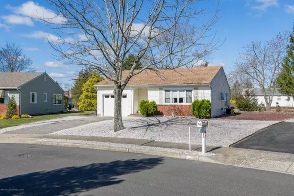 16 Ely Court, Toms River, NJ 08757