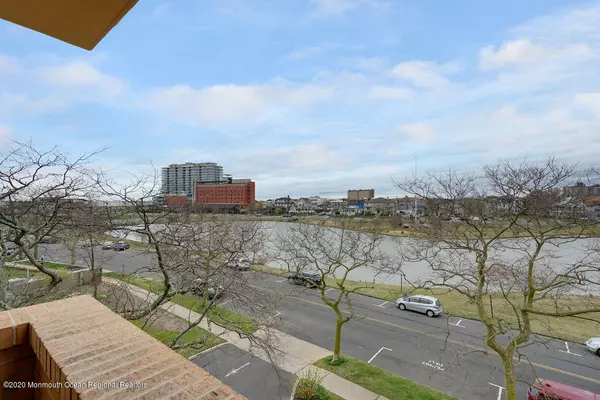 Asbury Park, NJ 07712,321 Sunset Avenue #3H