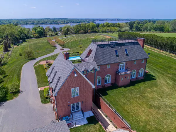 Red Bank, NJ 07701,719 Navesink River Road