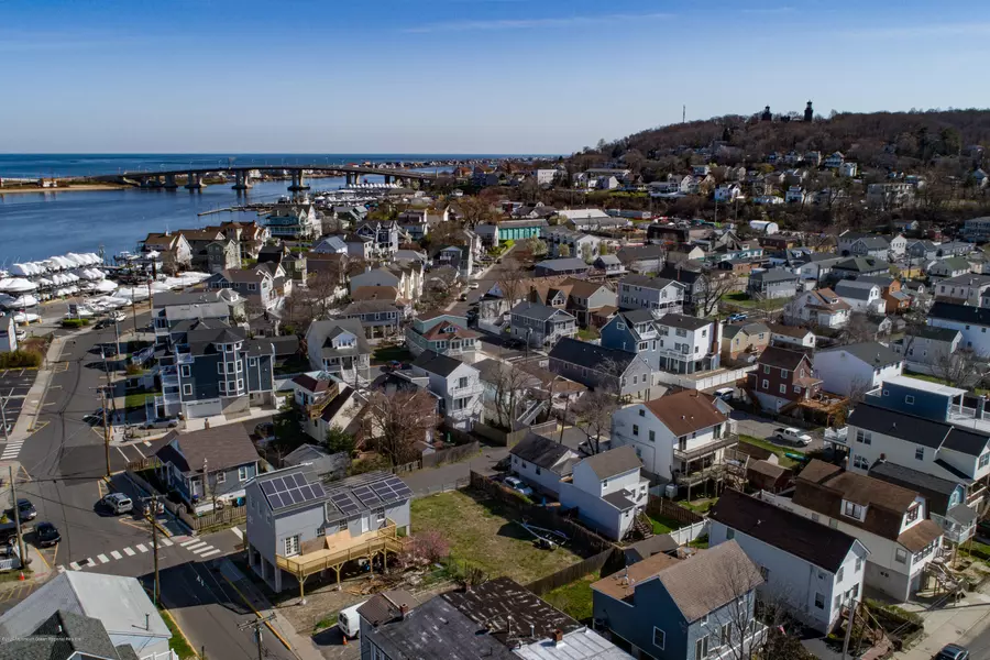 28 E North Street, Highlands, NJ 07732