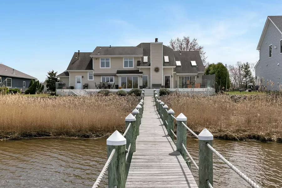 9 Leeward Court, Oceanport, NJ 07757